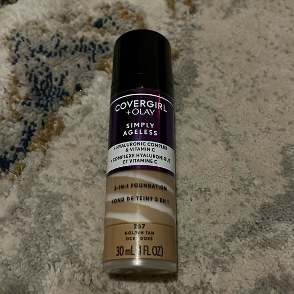 NWT Covergirl Olay Simply Ageless Foundation 257 Golden Tan - Picture 1 of 5